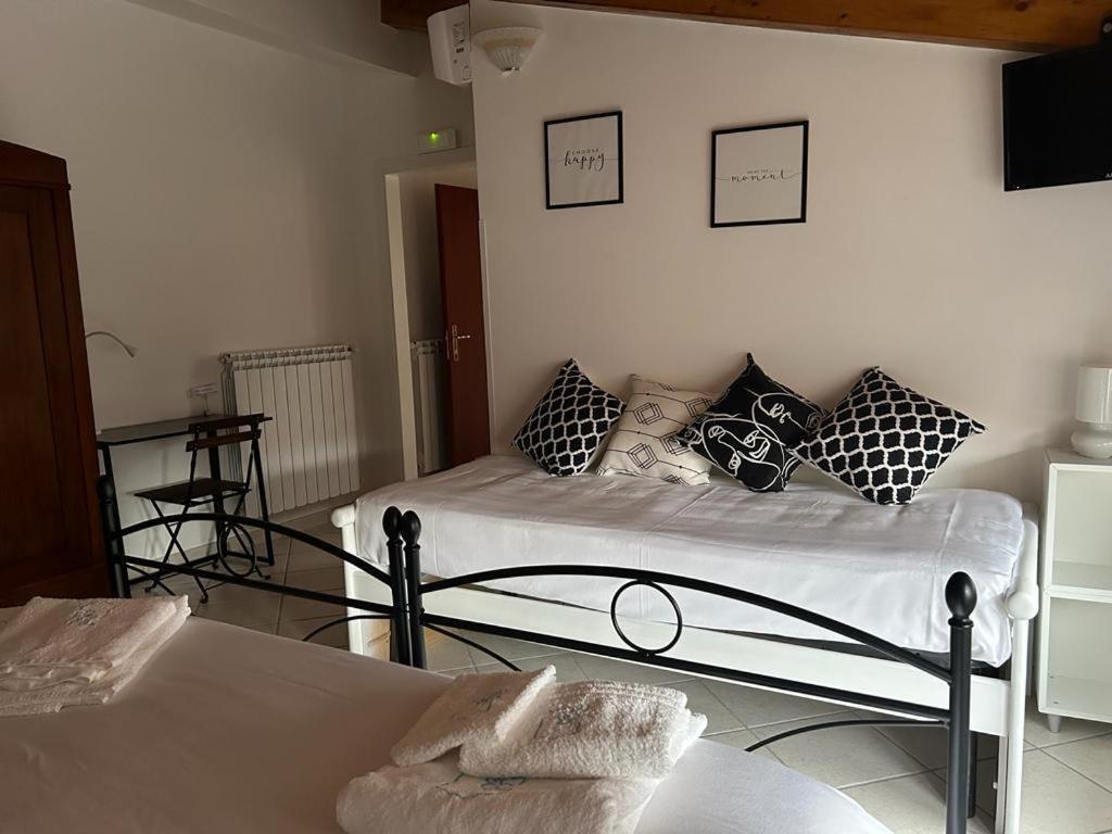 B&B Casa Letizia Trentinara ภายนอก รูปภาพ